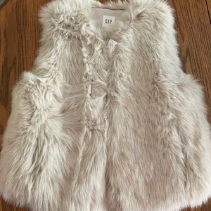 New with tags Gap faux fur vest
